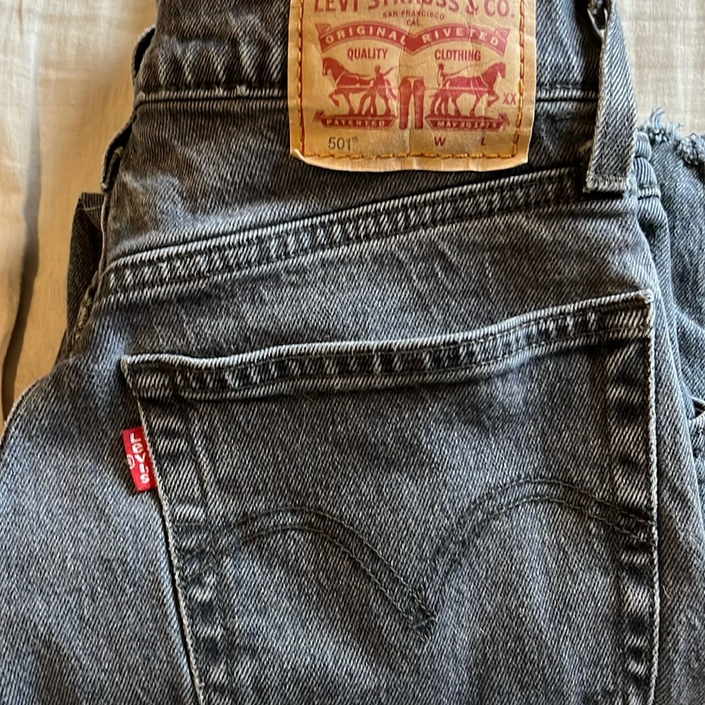 LEVI button fly 501 jeans